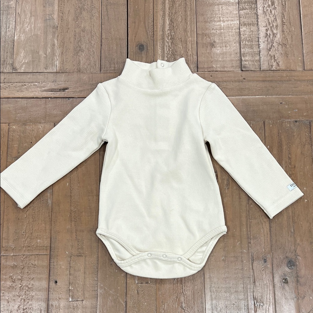 Donsje light tan ribbed mock neck long sleeve bodysuit 9-12 months organic